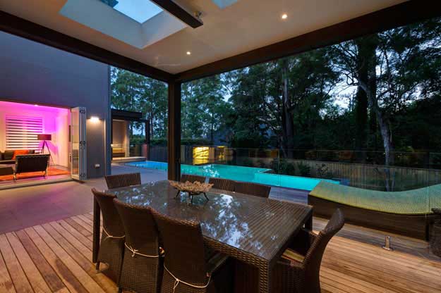 Stunning Alfresco Dining Space Overlooking the Pool