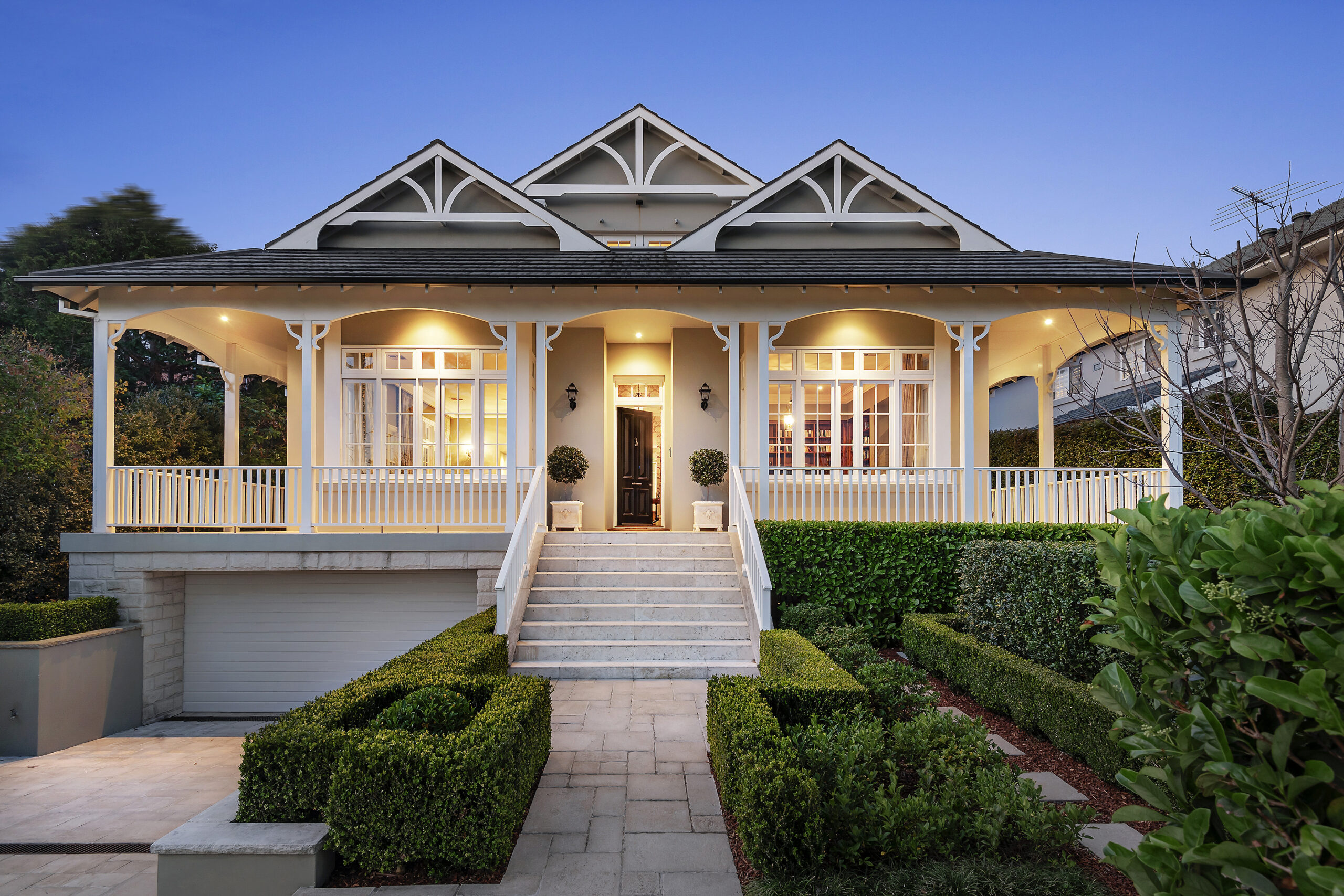 Real Estate Magazine: Seaforth Trophy Home On The Market