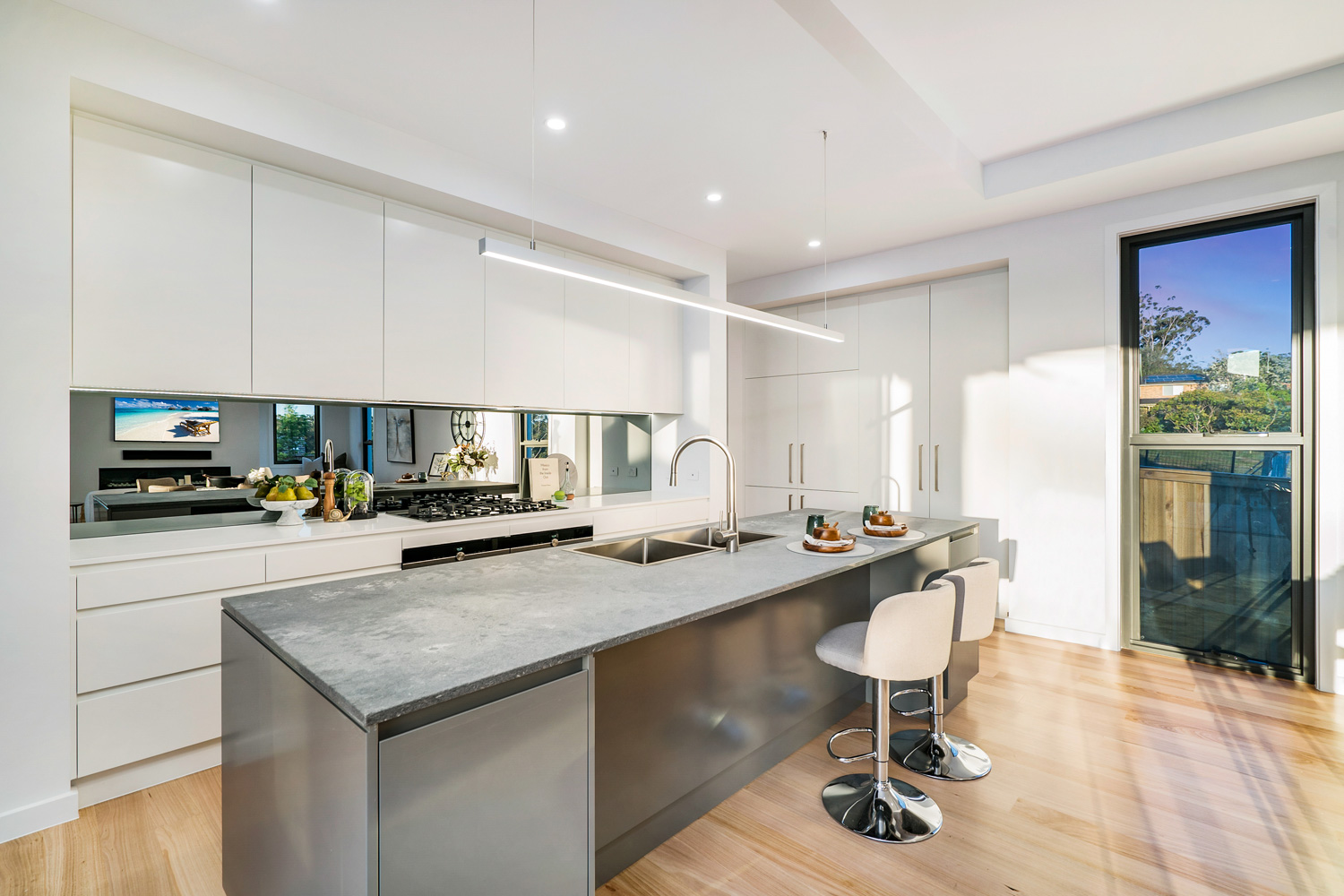 Glenhaven Contemporary: kitchen