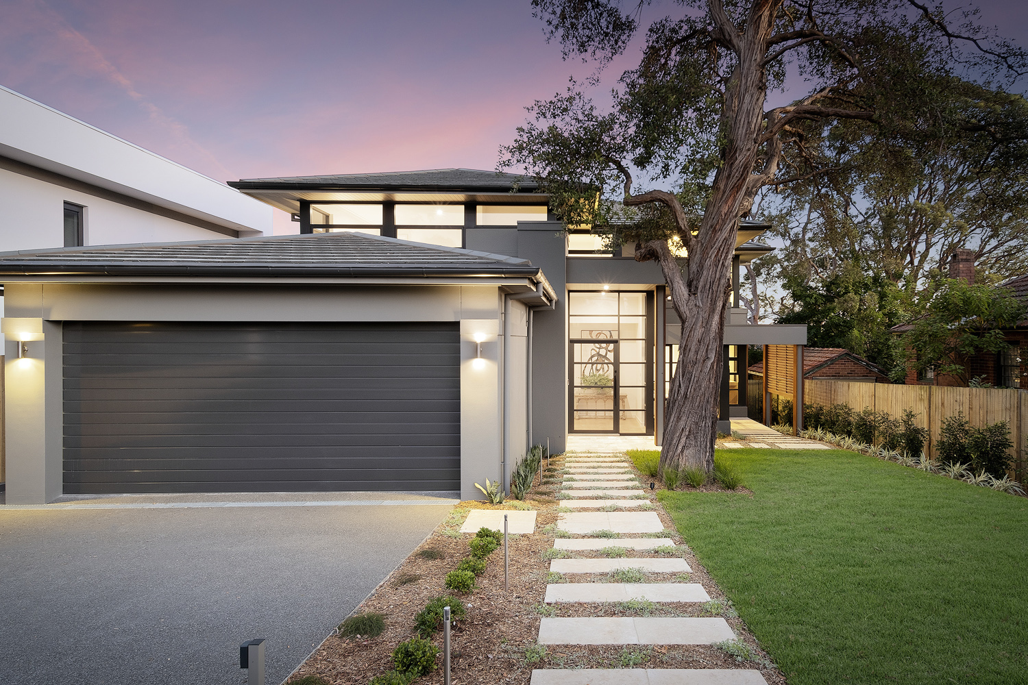 Greenwich Contemporary: front facade at dusk