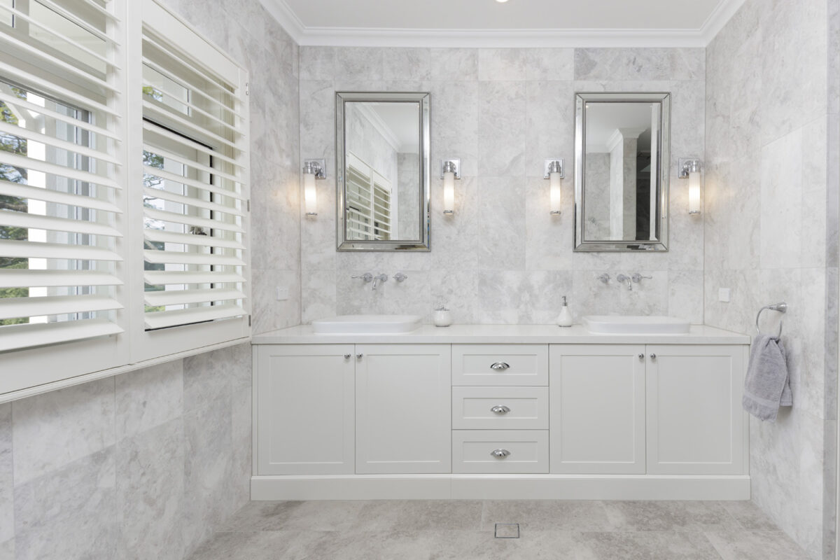 Greenwich Traditional Hamptons: Double sink