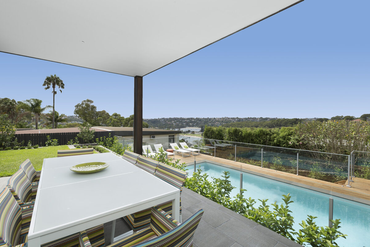 Mosman Contemporary: dining area on elevated balcony overseeing pool