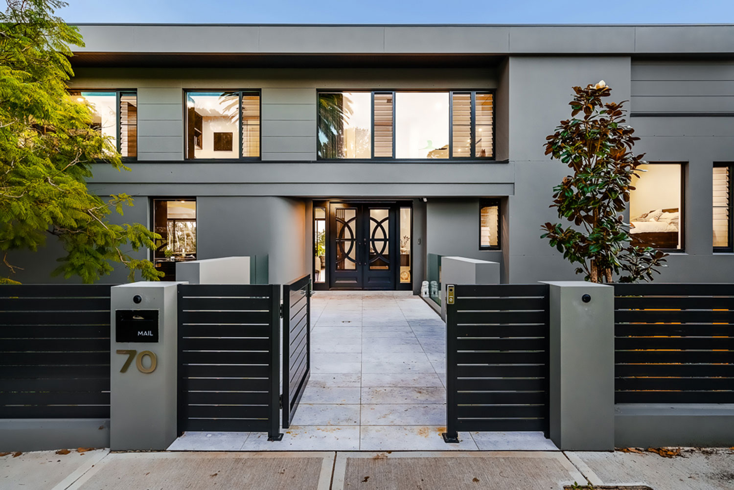 Northbridge Ultra Modern: Front facade