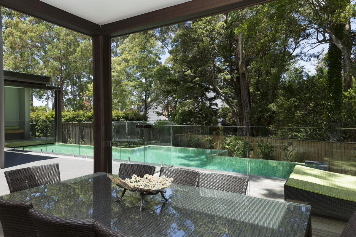 Warrawee Neo-Georgian: Outdoor dining looking onto pool