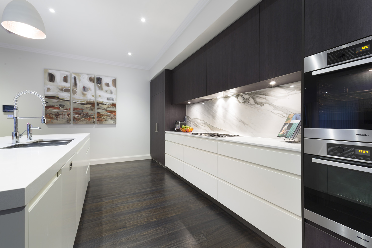 Warrawee Neo-Georgian: high-contrast kitchen