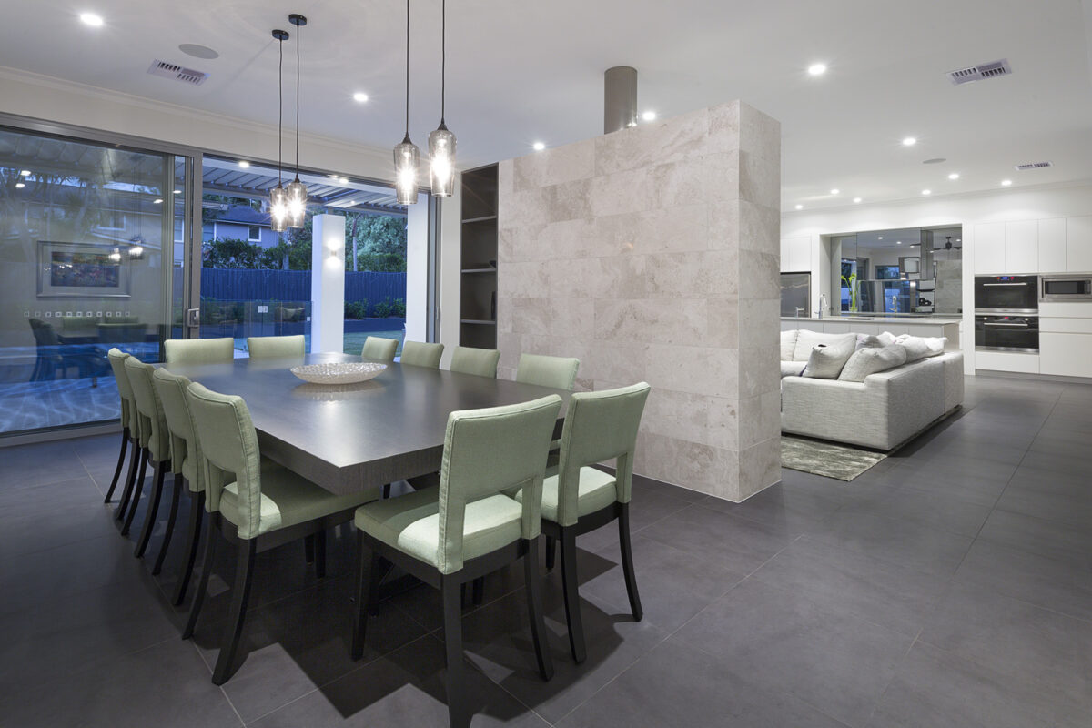 St Ives Contemporary Ranch: dining at night