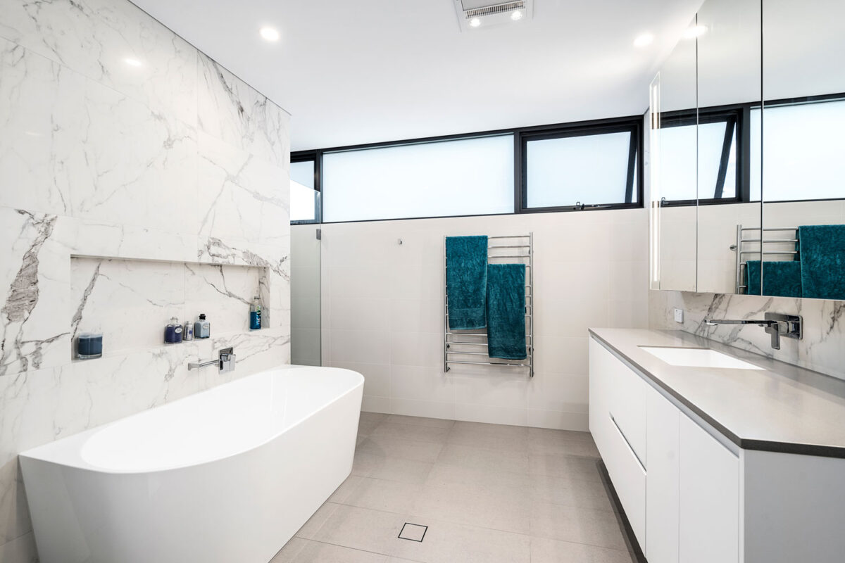 Beecroft Ultra Modern: bathroom