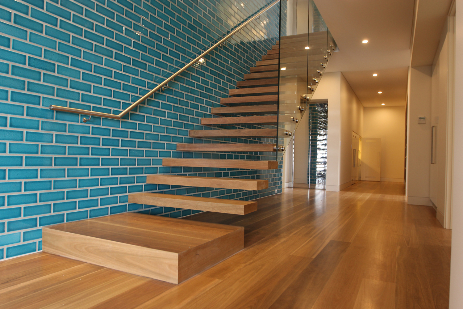 Collaroy Modern Beach: staircase landing