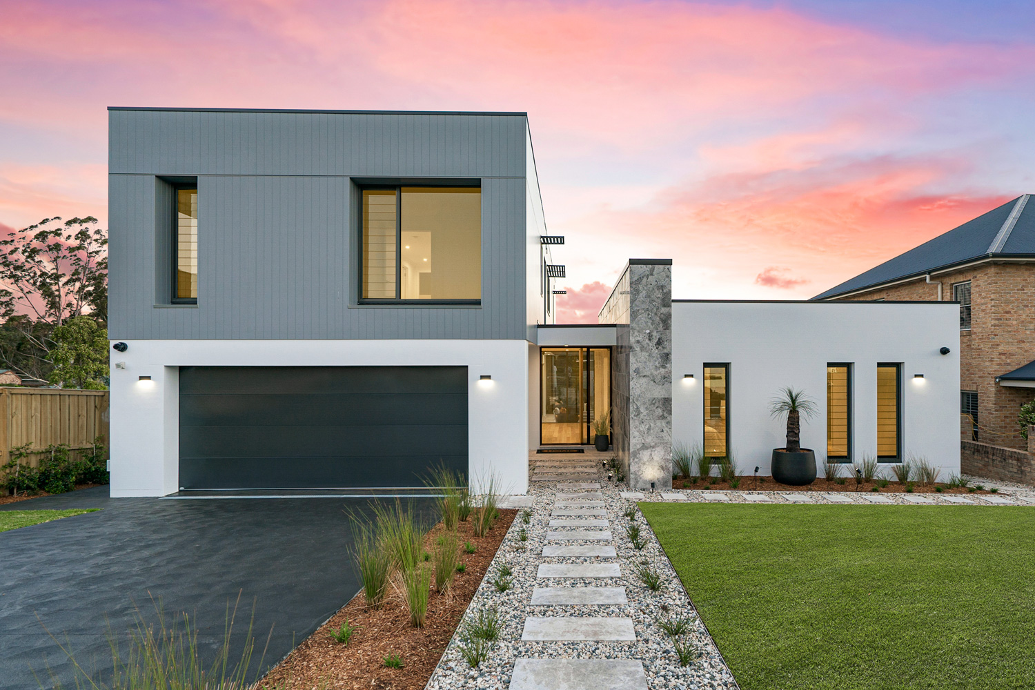 Glenhaven Contemporary: front facade at sunset
