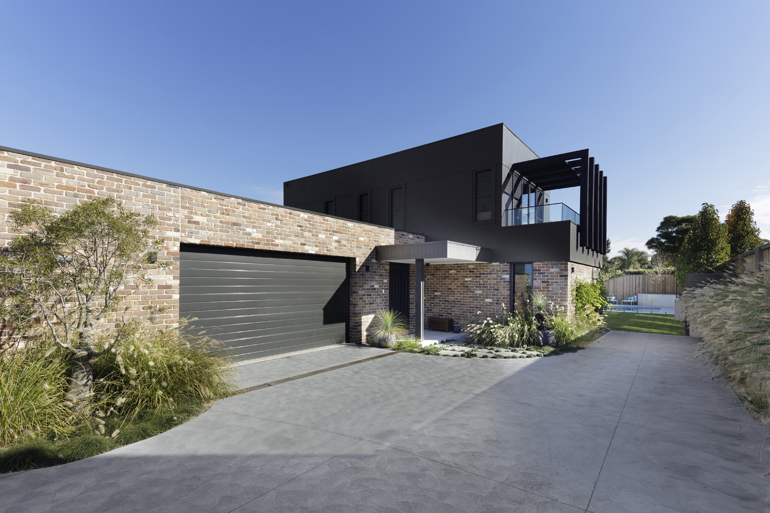 Glenhaven Contemporary Industrial: house exterior and driveway
