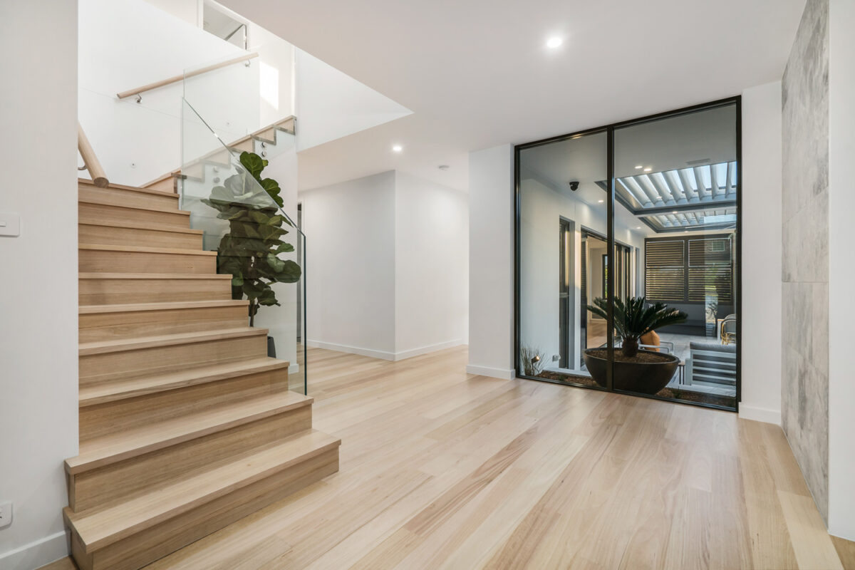 Glenhaven Contemporary: entrance foyer with staircase
