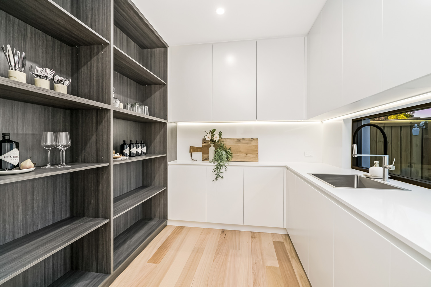 Glenhaven Contemporary: butlers pantry