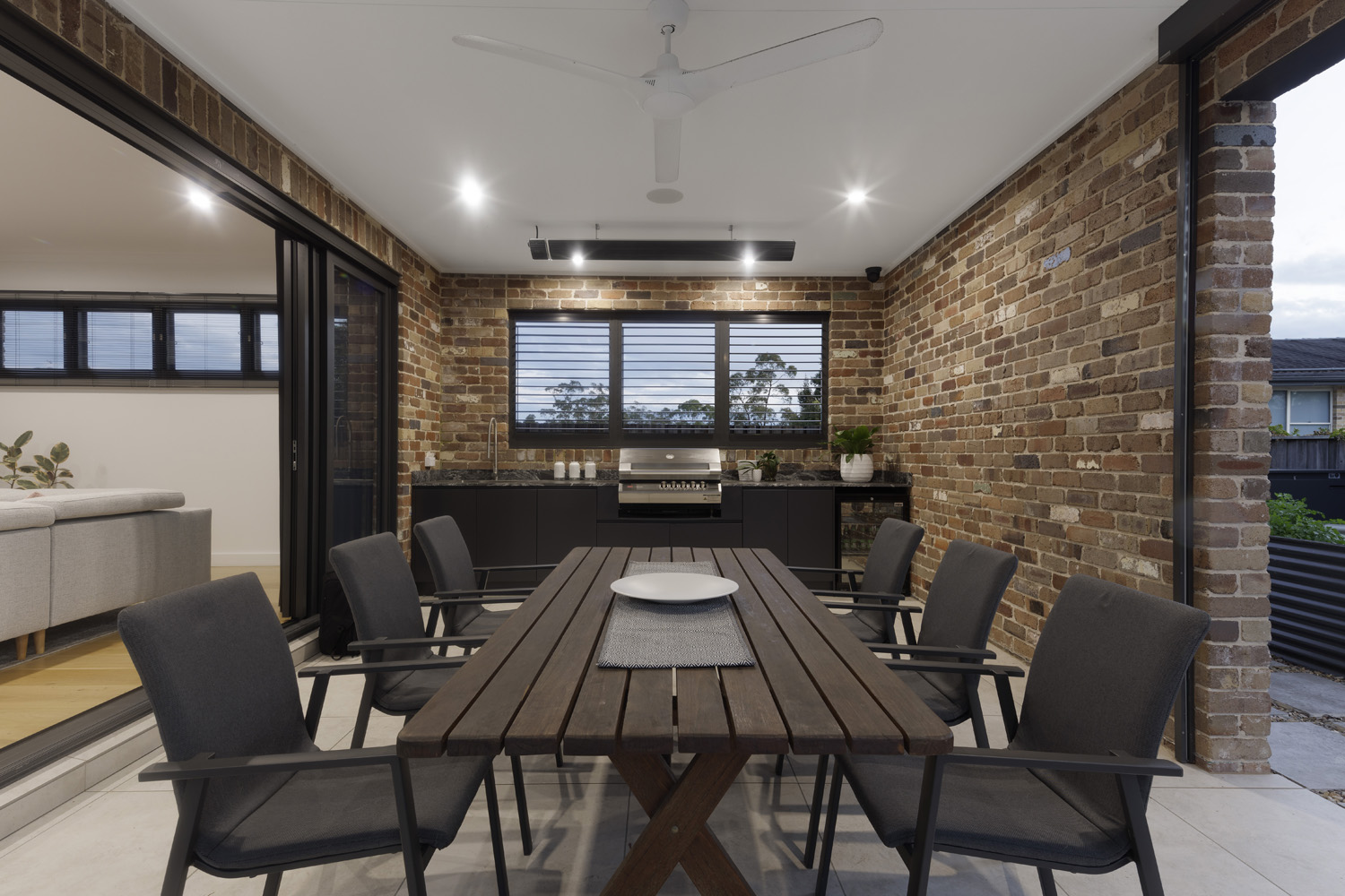 Glenhaven Contemporary Industrial: outdoor kitchen and dining