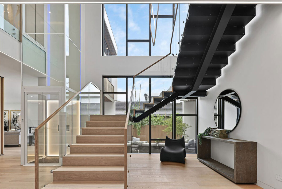 Greenwich Ultra Modern: modern staircase