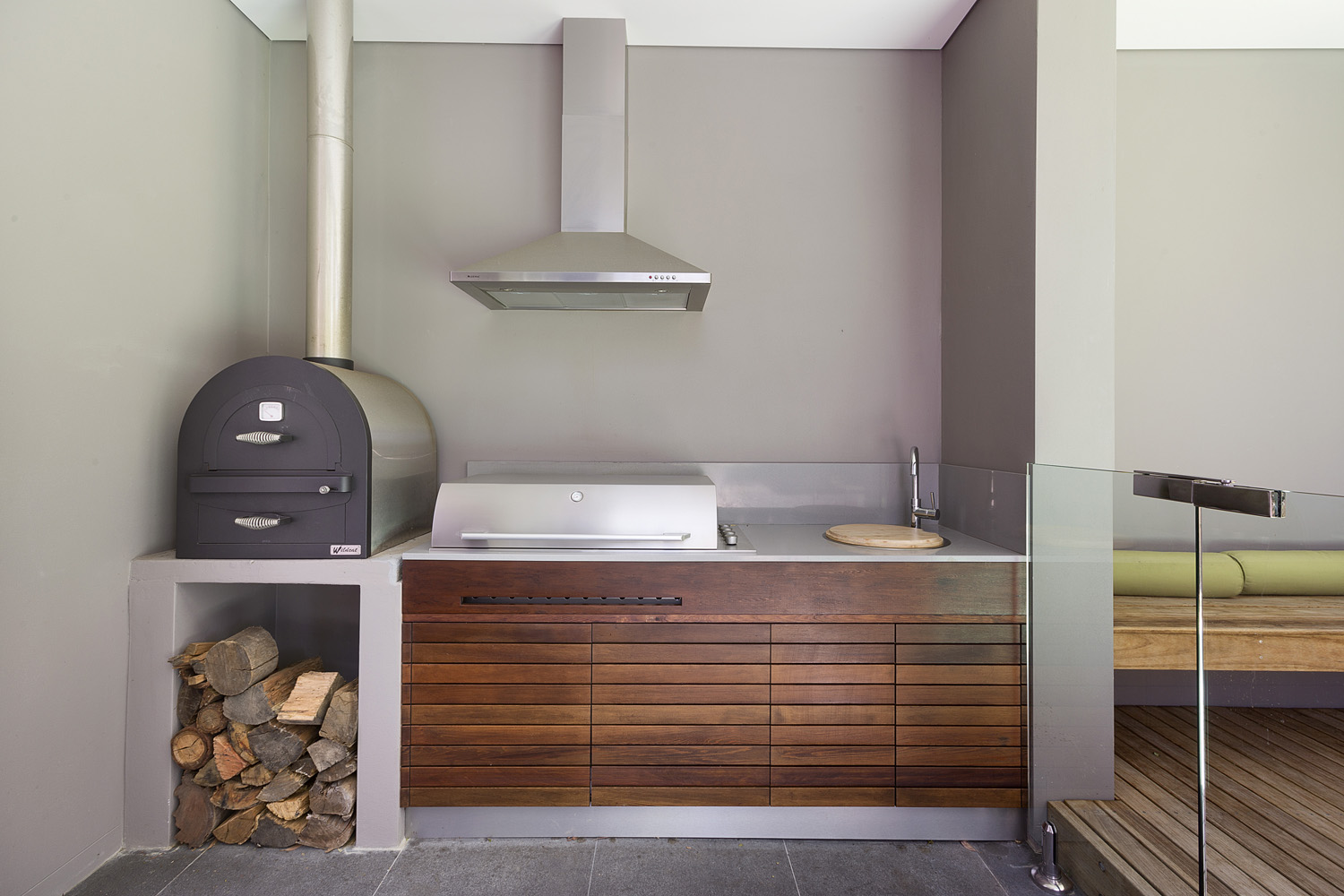 Warrawee Neo-Georgian: outdoor kitchen with woodfire stove