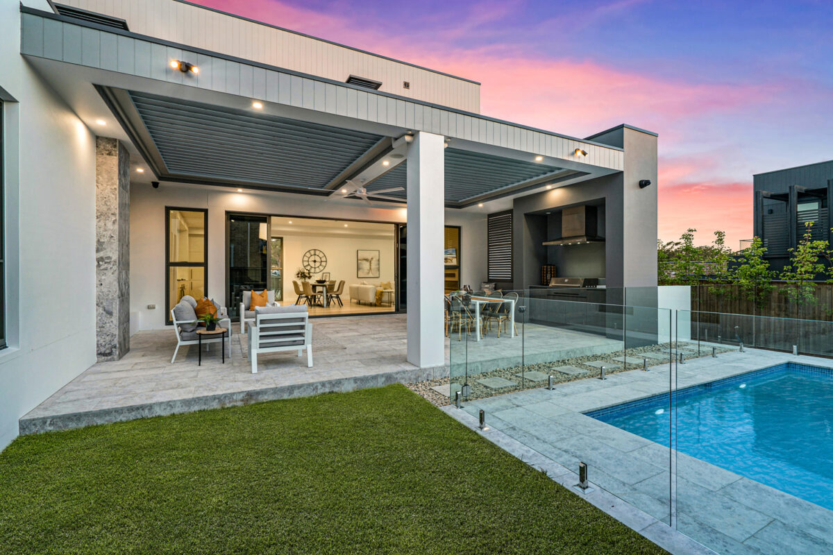 Glenhaven Contemporary: view of backyard