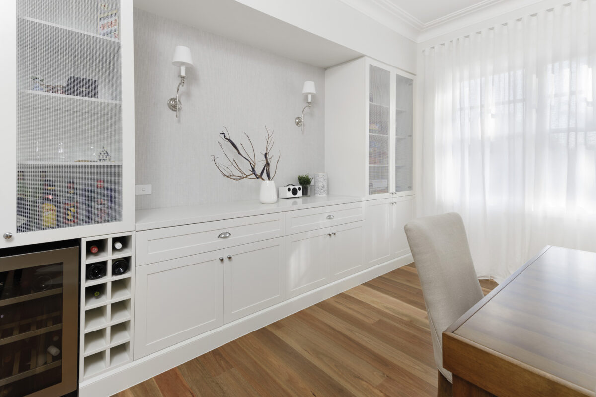 Greenwich Traditional Hamptons: console and drinks area