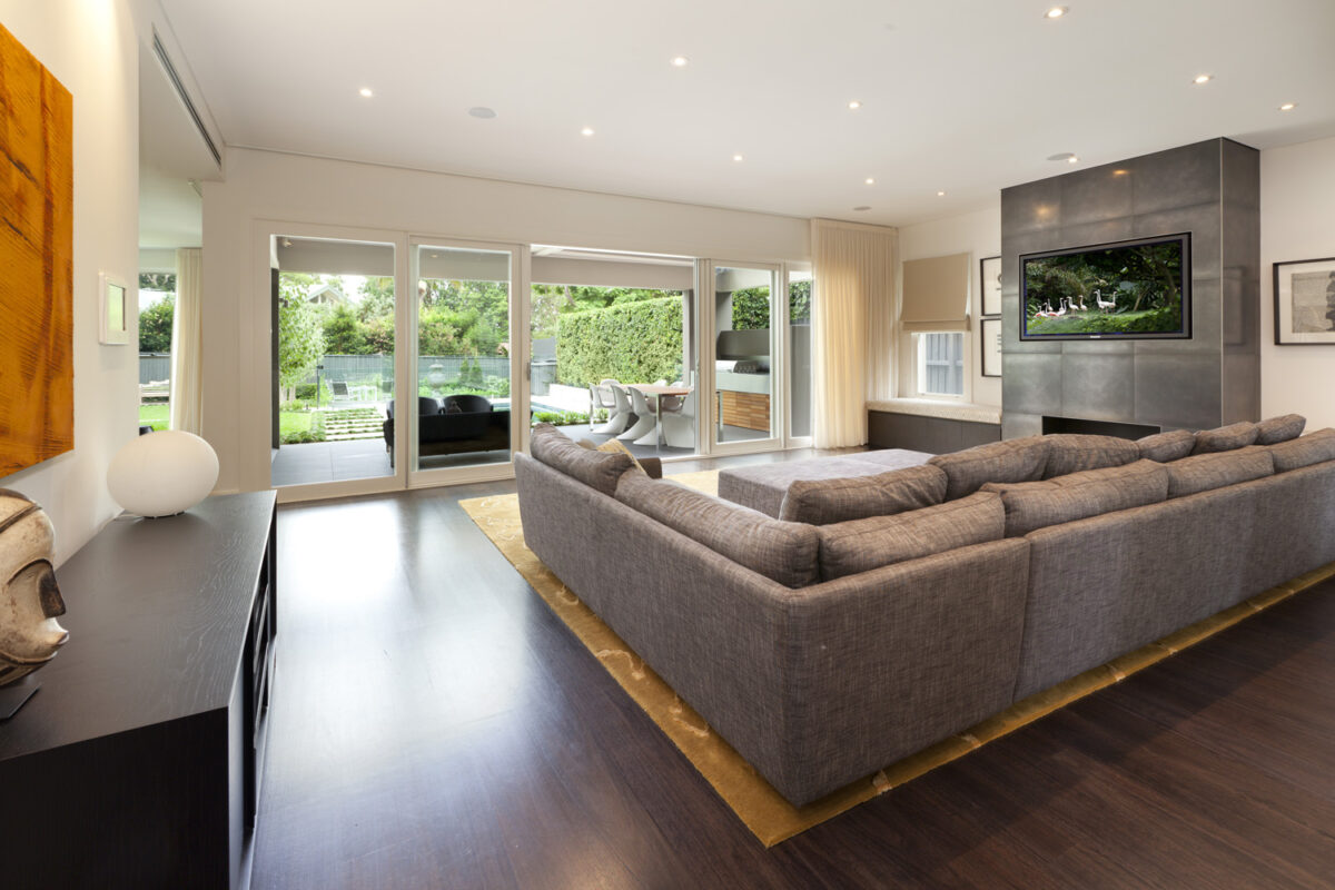 Hunters Hill Modern Traditional: Living room with view to lush backyard
