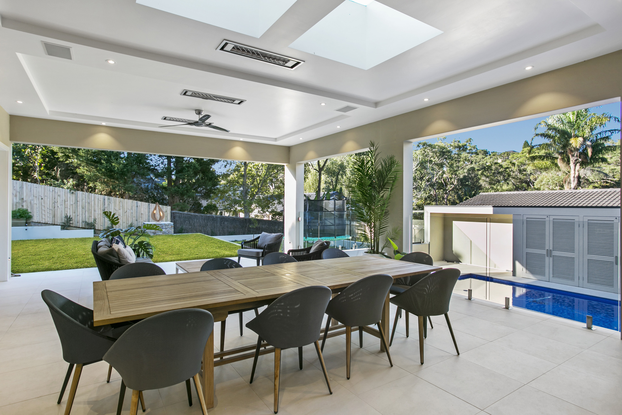 North Wahroonga: outdoor dining and backyard