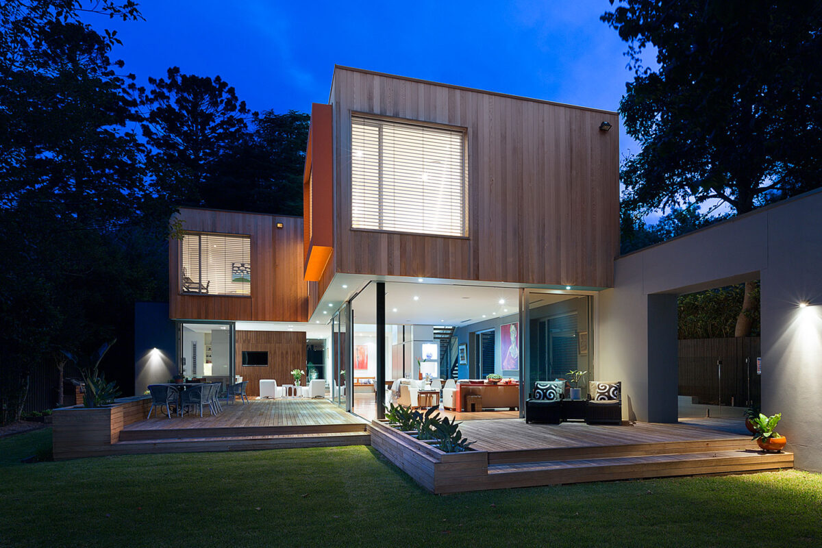 Wahroonga Modern: cedar-clad exterior